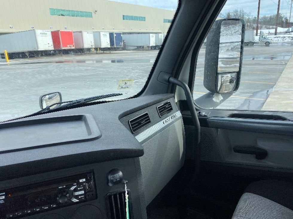 Day Cab Tractor-Heavy Duty Tractors-Freightliner-2020-T12664ST-Auburn-MA-265,075\n\t\tmiles-$ 53,500 - Image 13