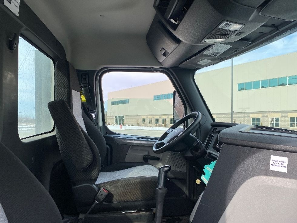 Day Cab Tractor-Heavy Duty Tractors-Freightliner-2020-T12664ST-Auburn-MA-265,075\n\t\tmiles-$ 53,500 - Image 14