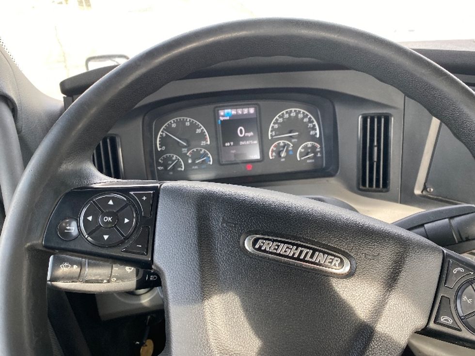 Day Cab Tractor-Heavy Duty Tractors-Freightliner-2020-T12664ST-Auburn-MA-265,075\n\t\tmiles-$ 53,500 - Image 17