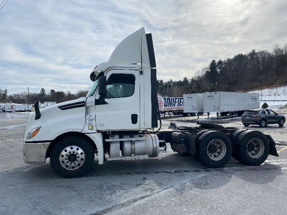 Day Cab Tractor-Heavy Duty Tractors-Freightliner-2020-T12664ST-Auburn-MA-265,075\n\t\tmiles-$ 53,500 - Image 4