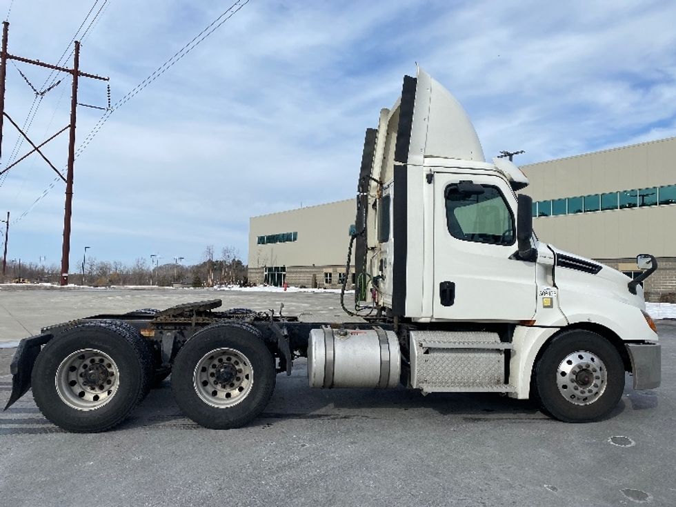 Day Cab Tractor-Heavy Duty Tractors-Freightliner-2020-T12664ST-Auburn-MA-265,075\n\t\tmiles-$ 53,500 - Image 8