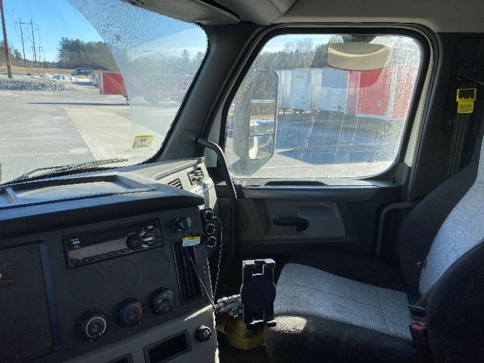 Day Cab Tractor-Heavy Duty Tractors-Freightliner-2020-T12664ST-Auburn-MA-314,557\n\t\tmiles-$ 51,500 - Image 10