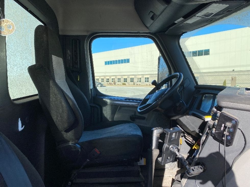 Day Cab Tractor-Heavy Duty Tractors-Freightliner-2020-T12664ST-Auburn-MA-314,557\n\t\tmiles-$ 51,500 - Image 14