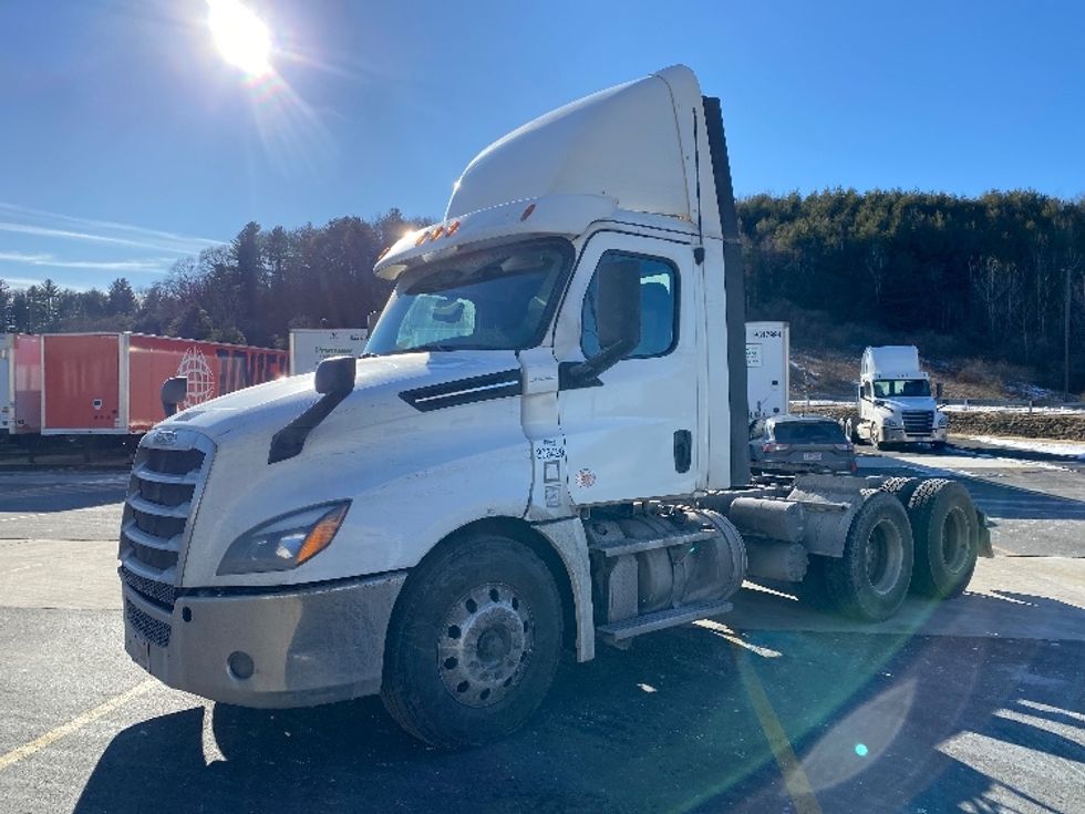 Day Cab Tractor-Heavy Duty Tractors-Freightliner-2020-T12664ST-Auburn-MA-314,557\n\t\tmiles-$ 51,500 - Image 3