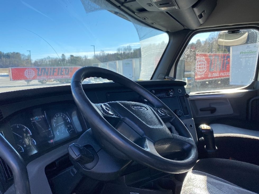 Day Cab Tractor-Heavy Duty Tractors-Freightliner-2020-T12664ST-Auburn-MA-326,805\n\t\tmiles-$ 51,000 - Image 10