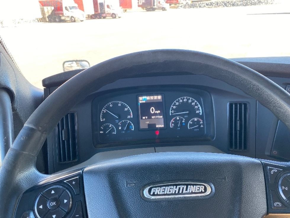 Day Cab Tractor-Heavy Duty Tractors-Freightliner-2020-T12664ST-Auburn-MA-326,805\n\t\tmiles-$ 51,000 - Image 11