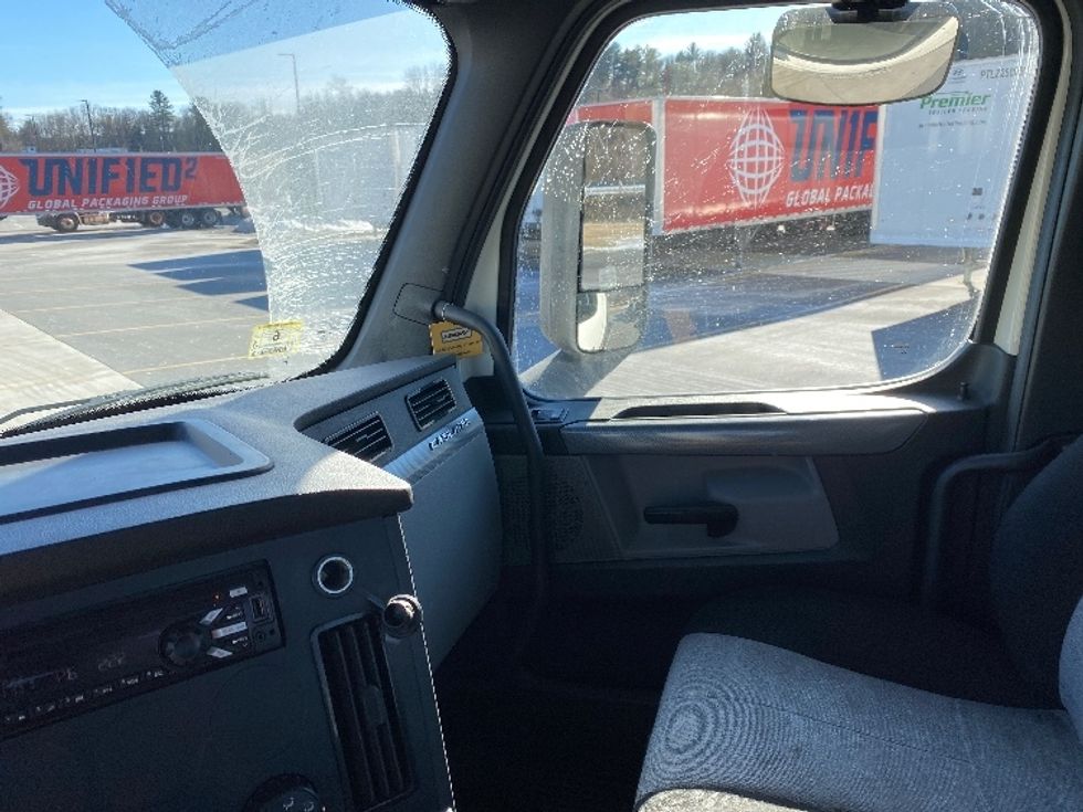 Day Cab Tractor-Heavy Duty Tractors-Freightliner-2020-T12664ST-Auburn-MA-326,805\n\t\tmiles-$ 51,000 - Image 13