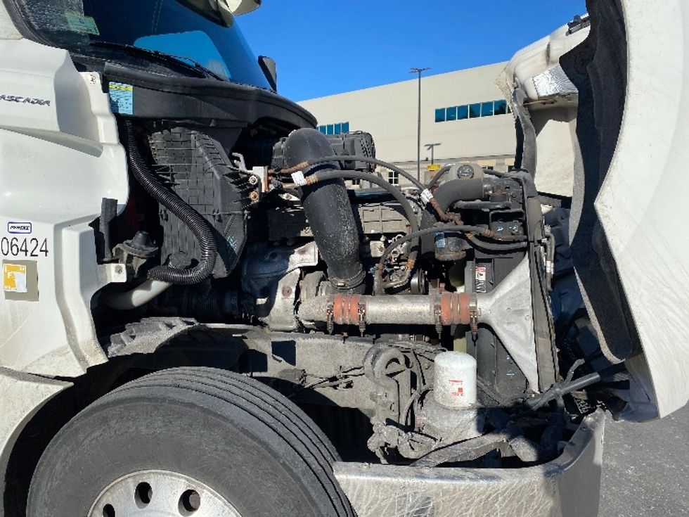 Day Cab Tractor-Heavy Duty Tractors-Freightliner-2020-T12664ST-Auburn-MA-326,805\n\t\tmiles-$ 51,000 - Image 15