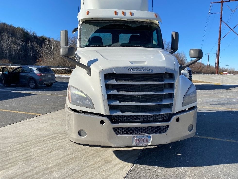 Day Cab Tractor-Heavy Duty Tractors-Freightliner-2020-T12664ST-Auburn-MA-326,805\n\t\tmiles-$ 51,000 - Image 2