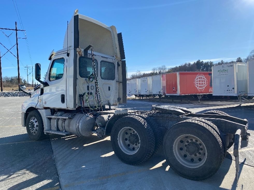 Day Cab Tractor-Heavy Duty Tractors-Freightliner-2020-T12664ST-Auburn-MA-326,805\n\t\tmiles-$ 51,000 - Image 5