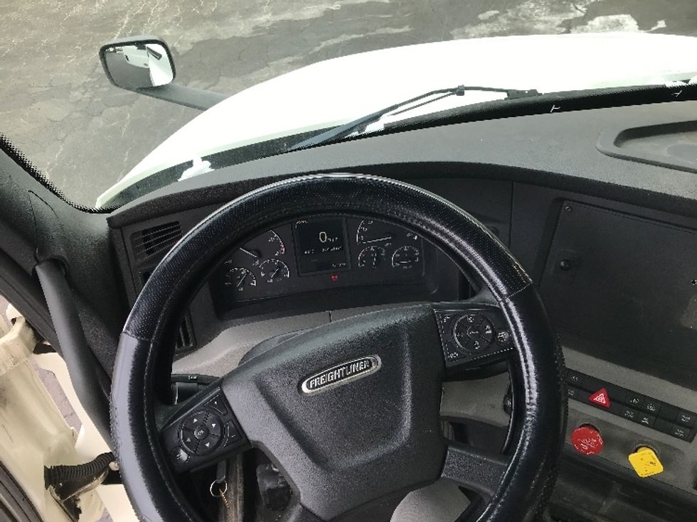 Day Cab Tractor-Heavy Duty Tractors-Freightliner-2020-T12664ST-Auburn-MA-369,552\n\t\tmiles-$ 49,500 - Image 11