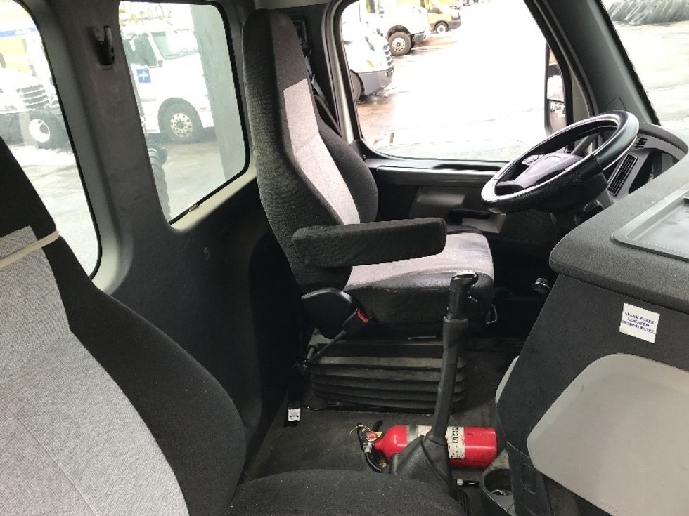 Day Cab Tractor-Heavy Duty Tractors-Freightliner-2020-T12664ST-Auburn-MA-369,552\n\t\tmiles-$ 49,500 - Image 14