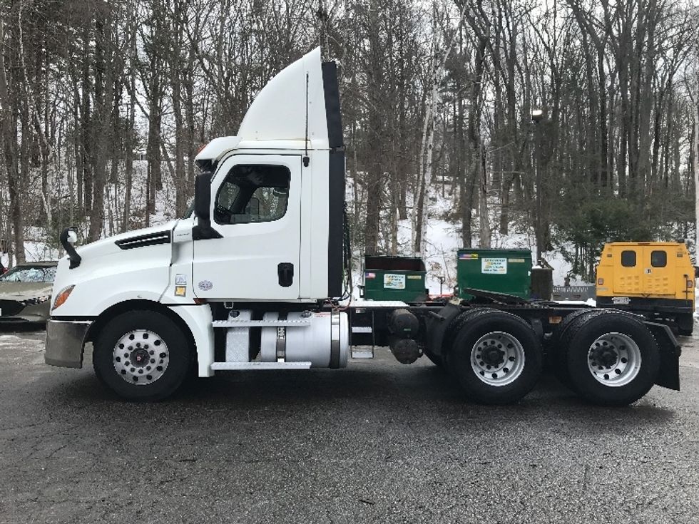 Day Cab Tractor-Heavy Duty Tractors-Freightliner-2020-T12664ST-Auburn-MA-369,552\n\t\tmiles-$ 49,500 - Image 4