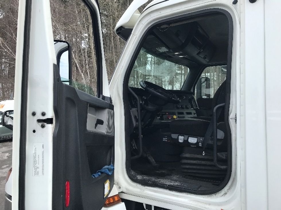 Day Cab Tractor-Heavy Duty Tractors-Freightliner-2020-T12664ST-Auburn-MA-369,552\n\t\tmiles-$ 49,500 - Image 9