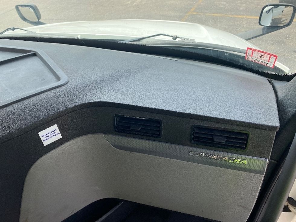 Day Cab Tractor-Heavy Duty Tractors-Freightliner-2020-T12664ST-Auburn-MA-411,735\n\t\tmiles-$ 47,750 - Image 13