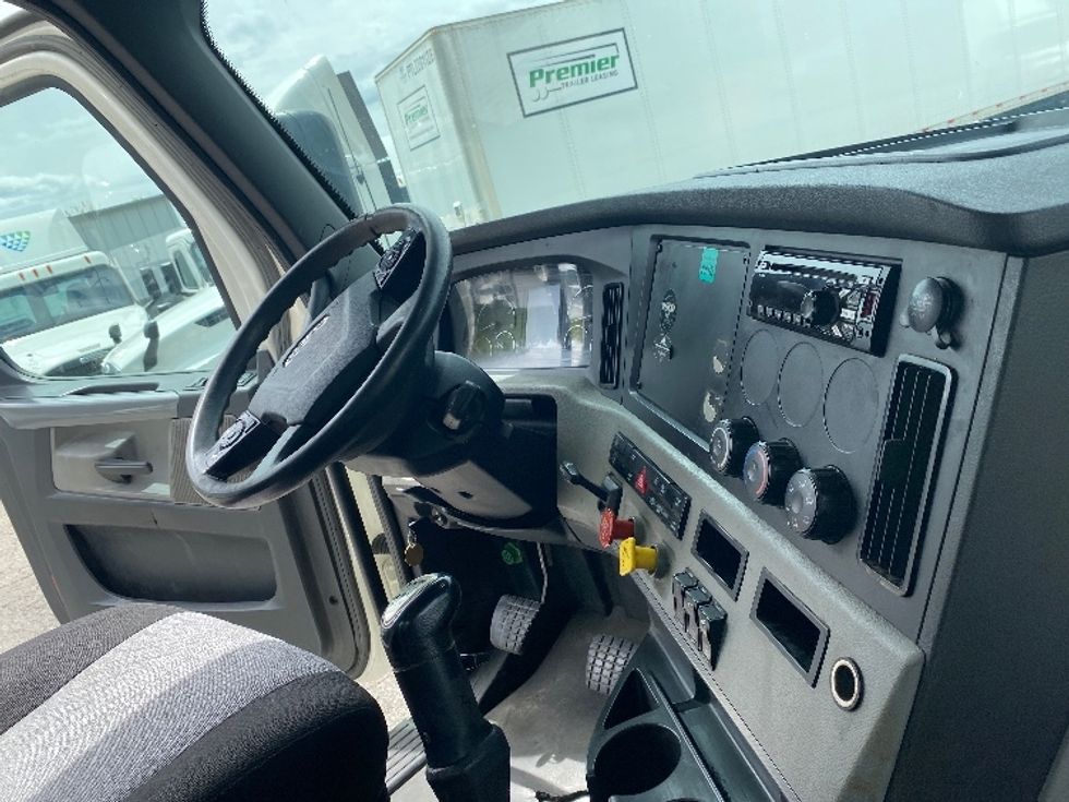 Day Cab Tractor-Heavy Duty Tractors-Freightliner-2020-T12664ST-Auburn-MA-411,735\n\t\tmiles-$ 47,750 - Image 14