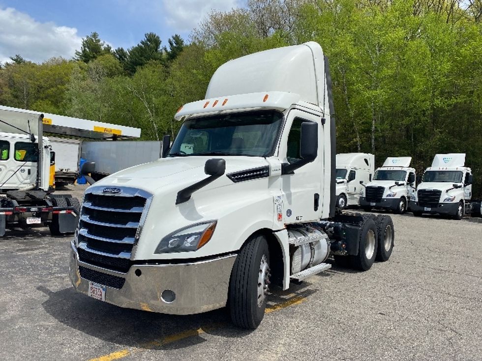 Day Cab Tractor-Heavy Duty Tractors-Freightliner-2020-T12664ST-Auburn-MA-411,735\n\t\tmiles-$ 47,750 - Image 3
