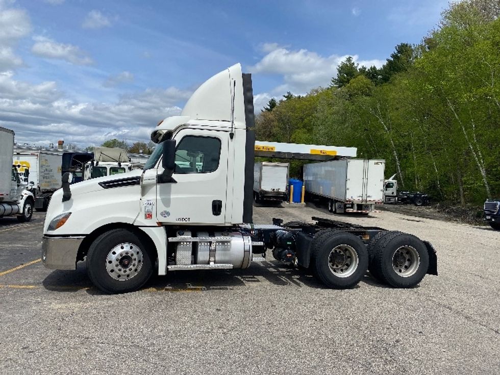 Day Cab Tractor-Heavy Duty Tractors-Freightliner-2020-T12664ST-Auburn-MA-411,735\n\t\tmiles-$ 47,750 - Image 4