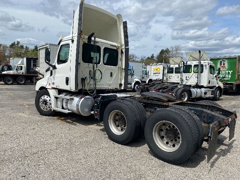 Day Cab Tractor-Heavy Duty Tractors-Freightliner-2020-T12664ST-Auburn-MA-411,735\n\t\tmiles-$ 47,750 - Image 5