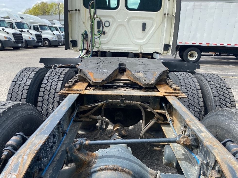 Day Cab Tractor-Heavy Duty Tractors-Freightliner-2020-T12664ST-Auburn-MA-411,735\n\t\tmiles-$ 47,750 - Image 6