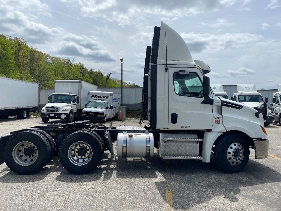 Day Cab Tractor-Heavy Duty Tractors-Freightliner-2020-T12664ST-Auburn-MA-411,735\n\t\tmiles-$ 47,750 - Image 8