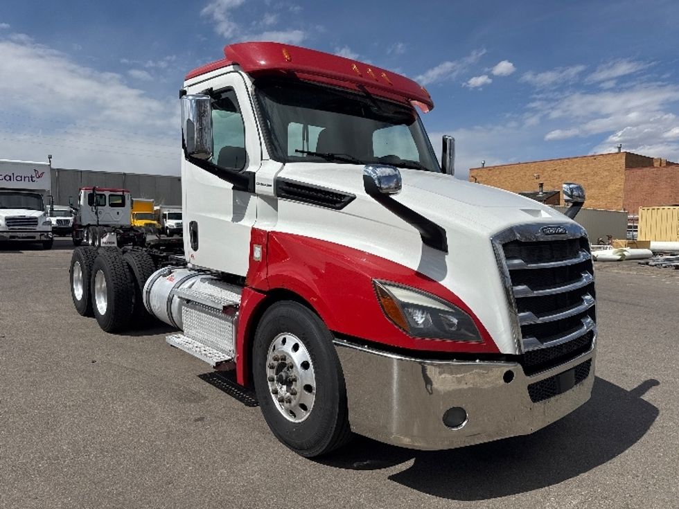 Day Cab Tractor-Heavy Duty Tractors-Freightliner-2020-T12664ST-Aurora-CO-215,158\n\t\tmiles-$ 71,750 - Image 1