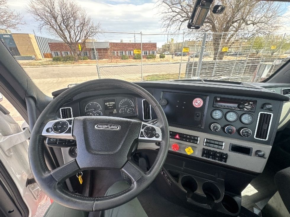Day Cab Tractor-Heavy Duty Tractors-Freightliner-2020-T12664ST-Aurora-CO-215,158\n\t\tmiles-$ 71,750 - Image 11
