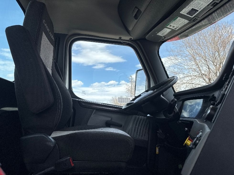 Day Cab Tractor-Heavy Duty Tractors-Freightliner-2020-T12664ST-Aurora-CO-215,158\n\t\tmiles-$ 71,750 - Image 14