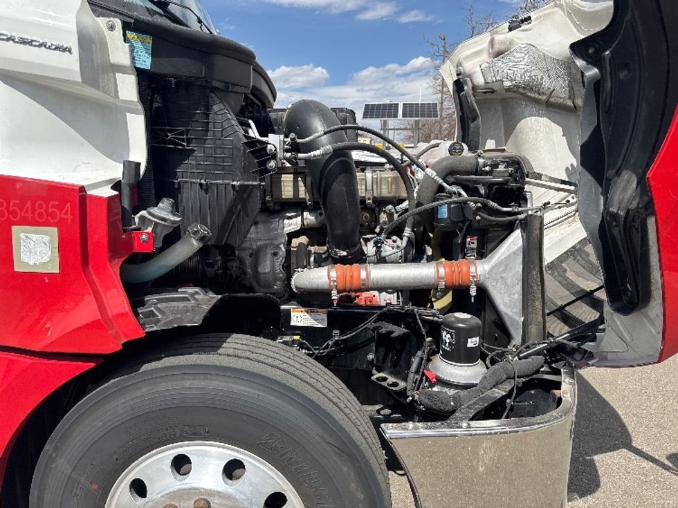 Day Cab Tractor-Heavy Duty Tractors-Freightliner-2020-T12664ST-Aurora-CO-215,158\n\t\tmiles-$ 71,750 - Image 15