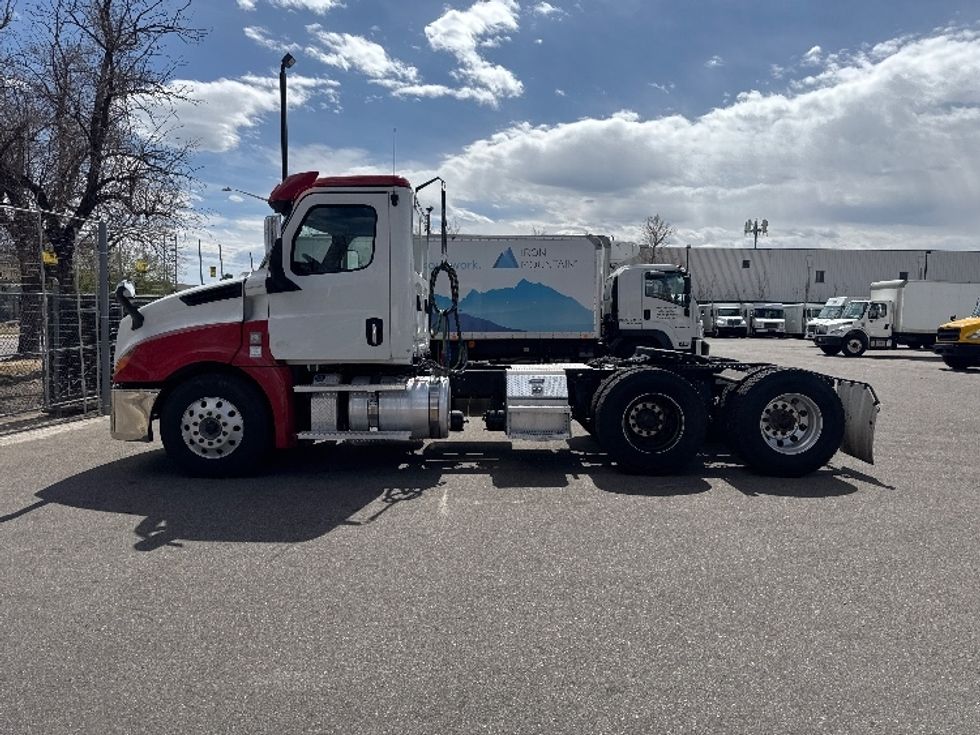 Day Cab Tractor-Heavy Duty Tractors-Freightliner-2020-T12664ST-Aurora-CO-215,158\n\t\tmiles-$ 71,750 - Image 4