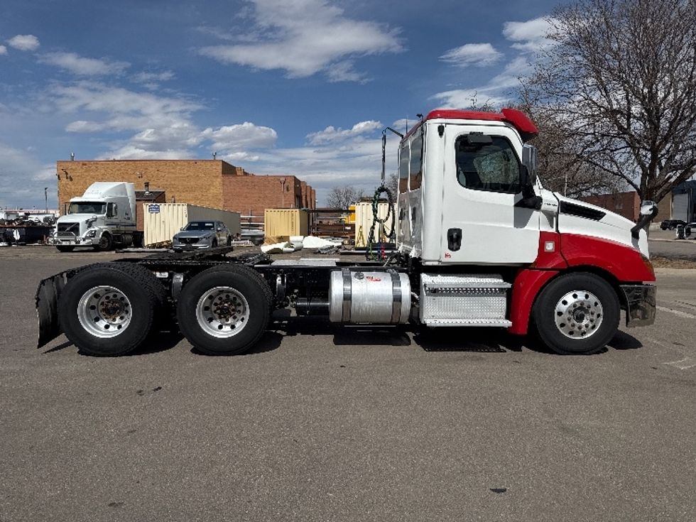 Day Cab Tractor-Heavy Duty Tractors-Freightliner-2020-T12664ST-Aurora-CO-215,158\n\t\tmiles-$ 71,750 - Image 8