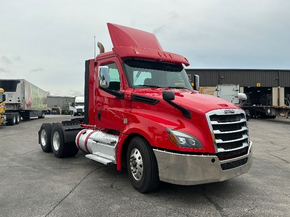 Day Cab Tractor-Heavy Duty Tractors-Freightliner-2020-T12664ST-Austin-TX-302,744\n\t\tmiles-$ 58,250 - Image 1