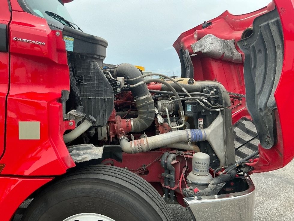 Day Cab Tractor-Heavy Duty Tractors-Freightliner-2020-T12664ST-Austin-TX-302,744\n\t\tmiles-$ 58,250 - Image 15