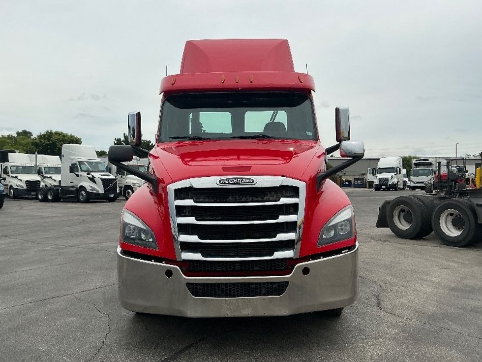 Day Cab Tractor-Heavy Duty Tractors-Freightliner-2020-T12664ST-Austin-TX-302,744\n\t\tmiles-$ 58,250 - Image 2