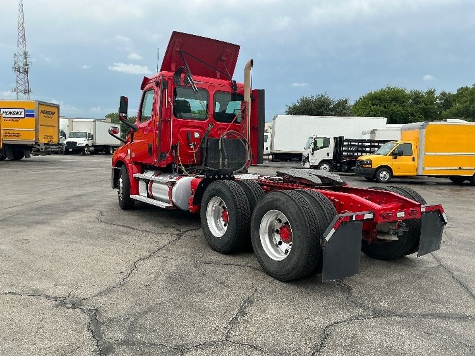 Day Cab Tractor-Heavy Duty Tractors-Freightliner-2020-T12664ST-Austin-TX-302,744\n\t\tmiles-$ 58,250 - Image 5