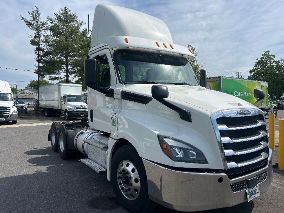 Day Cab Tractor-Heavy Duty Tractors-Freightliner-2020-T12664ST-Baltimore-MD-213,527\n\t\tmiles-$ 56,750 - Image 1