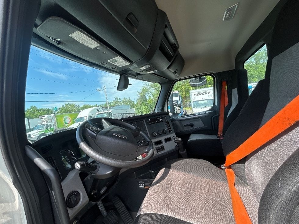 Day Cab Tractor-Heavy Duty Tractors-Freightliner-2020-T12664ST-Baltimore-MD-213,527\n\t\tmiles-$ 56,750 - Image 10