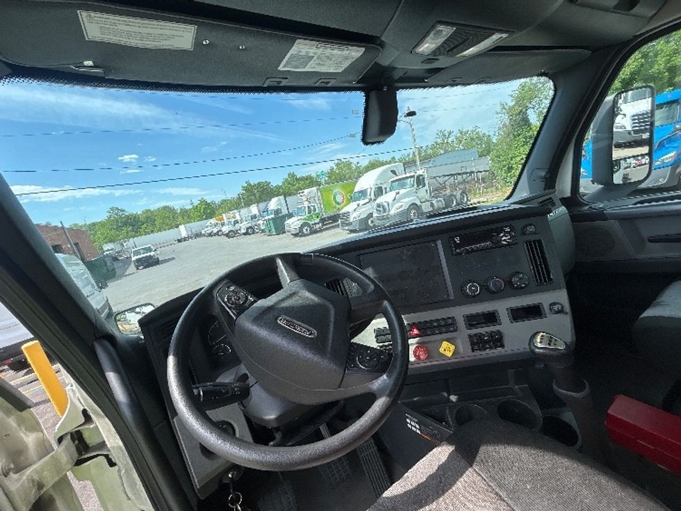 Day Cab Tractor-Heavy Duty Tractors-Freightliner-2020-T12664ST-Baltimore-MD-213,527\n\t\tmiles-$ 56,750 - Image 11