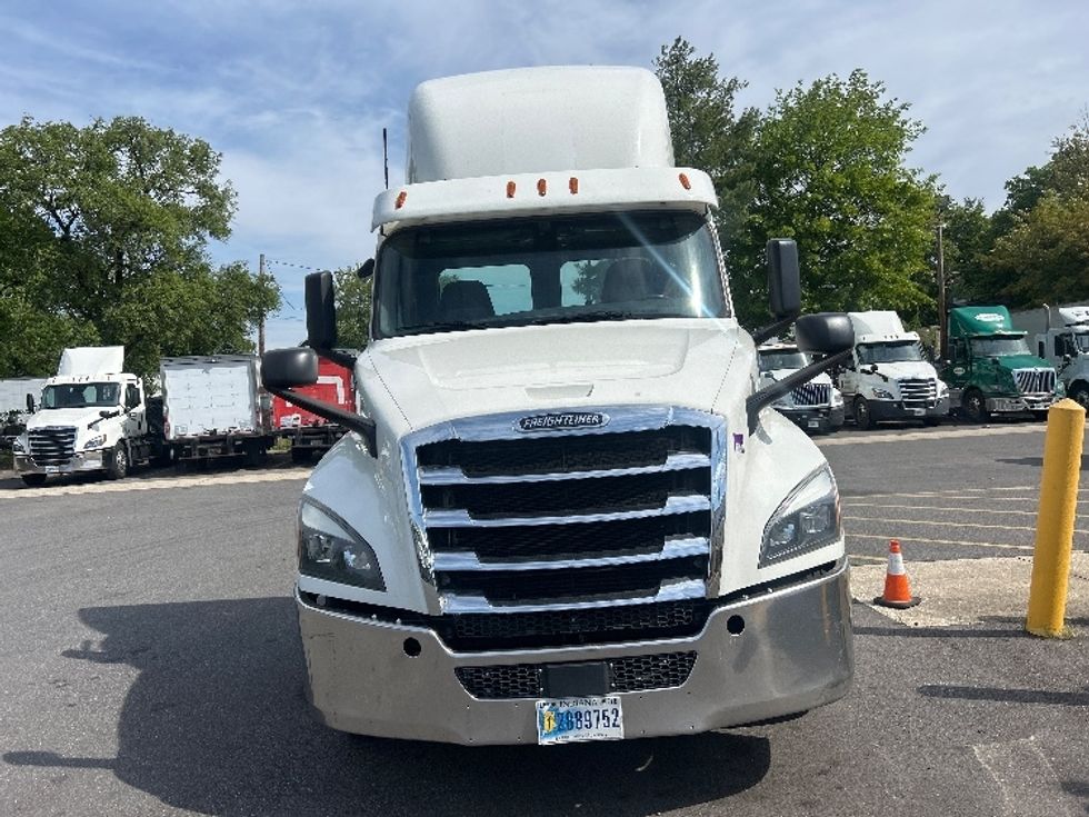 Day Cab Tractor-Heavy Duty Tractors-Freightliner-2020-T12664ST-Baltimore-MD-213,527\n\t\tmiles-$ 56,750 - Image 2