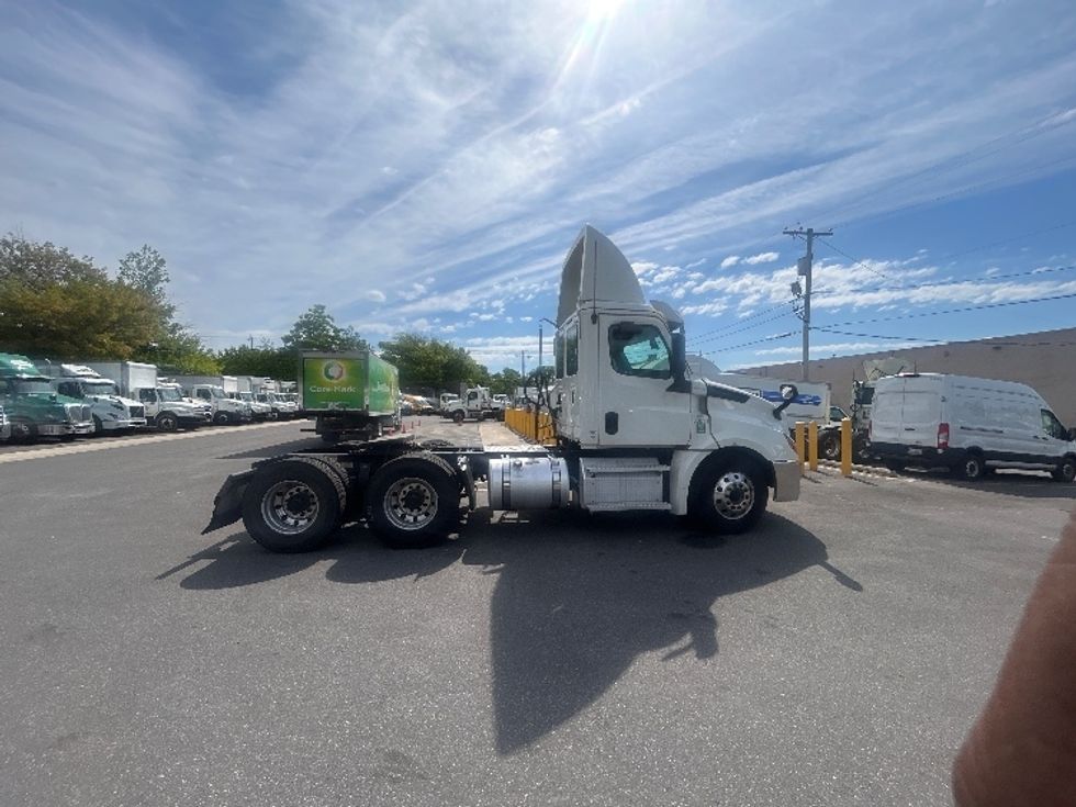 Day Cab Tractor-Heavy Duty Tractors-Freightliner-2020-T12664ST-Baltimore-MD-213,527\n\t\tmiles-$ 56,750 - Image 8