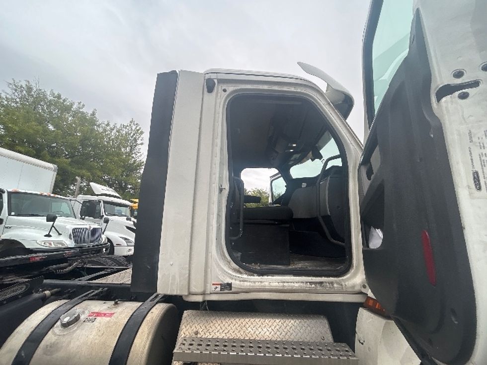 Day Cab Tractor-Heavy Duty Tractors-Freightliner-2020-T12664ST-Baltimore-MD-265,458\n\t\tmiles-$ 57,500 - Image 11