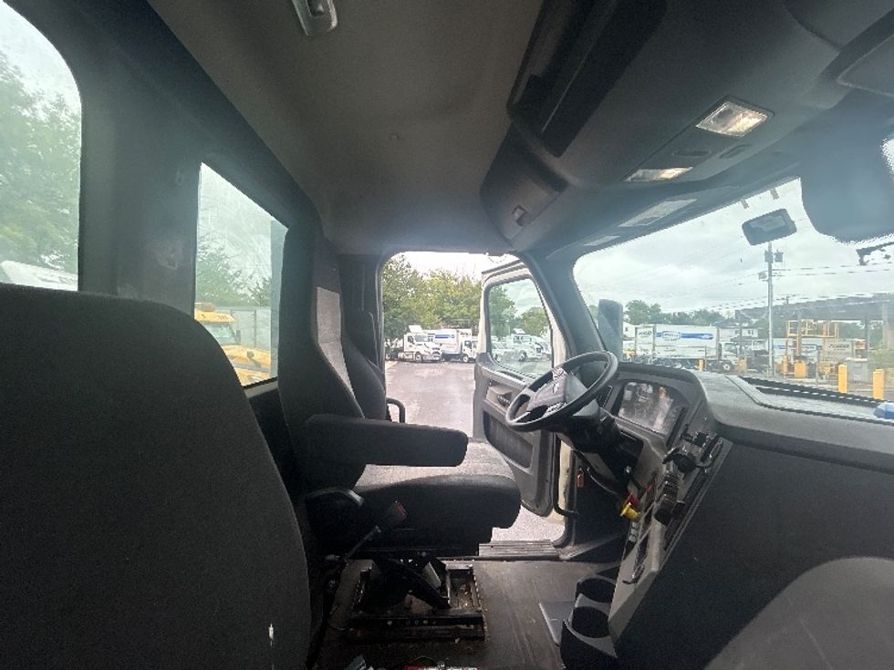 Day Cab Tractor-Heavy Duty Tractors-Freightliner-2020-T12664ST-Baltimore-MD-265,458\n\t\tmiles-$ 57,500 - Image 13