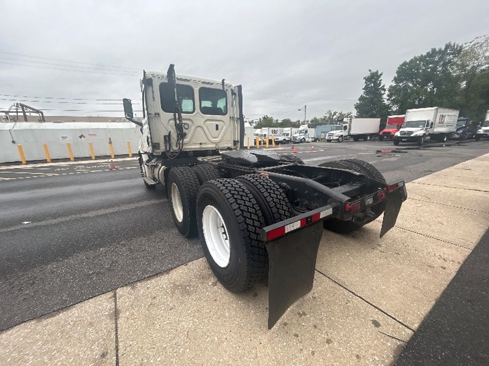 Day Cab Tractor-Heavy Duty Tractors-Freightliner-2020-T12664ST-Baltimore-MD-265,458\n\t\tmiles-$ 57,500 - Image 4