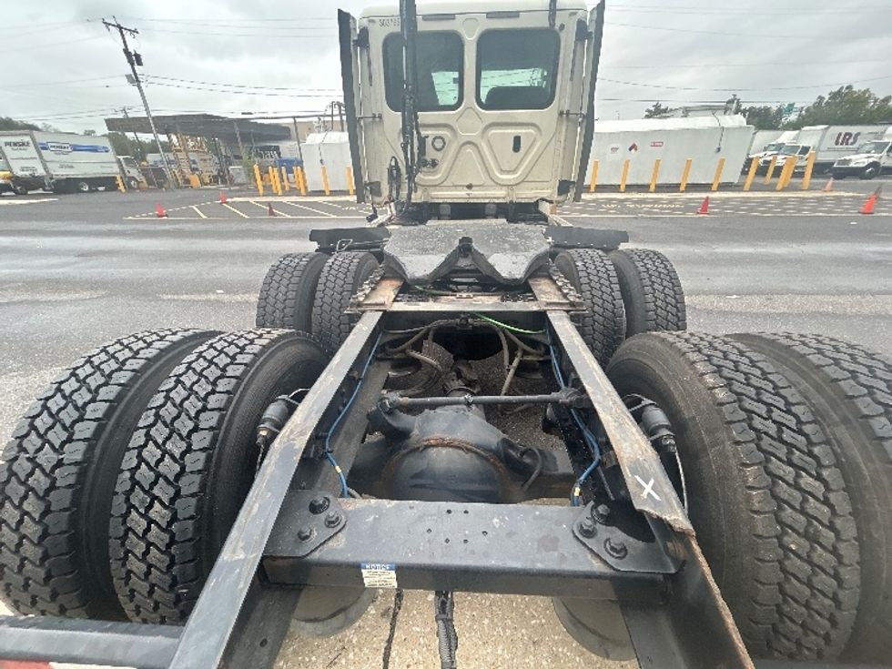 Day Cab Tractor-Heavy Duty Tractors-Freightliner-2020-T12664ST-Baltimore-MD-265,458\n\t\tmiles-$ 57,500 - Image 5