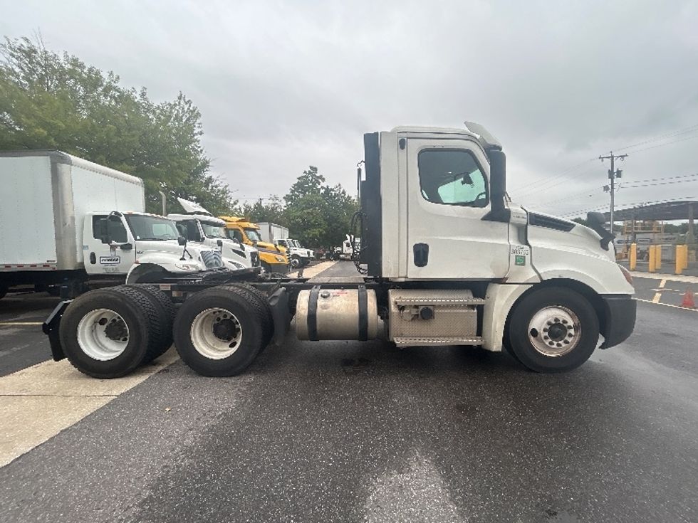 Day Cab Tractor-Heavy Duty Tractors-Freightliner-2020-T12664ST-Baltimore-MD-265,458\n\t\tmiles-$ 57,500 - Image 7