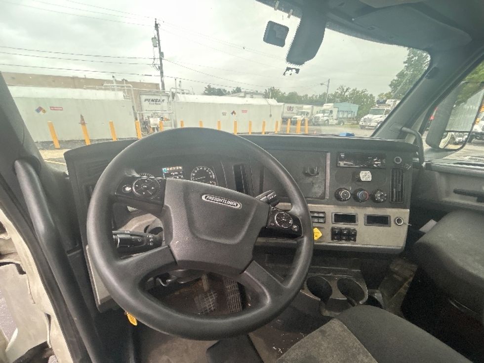 Day Cab Tractor-Heavy Duty Tractors-Freightliner-2020-T12664ST-Baltimore-MD-265,458\n\t\tmiles-$ 57,500 - Image 9