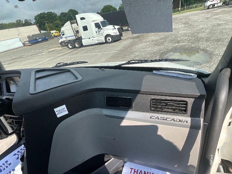 Day Cab Tractor-Heavy Duty Tractors-Freightliner-2020-T12664ST-Baltimore-MD-478,523\n\t\tmiles-$ 45,750 - Image 13