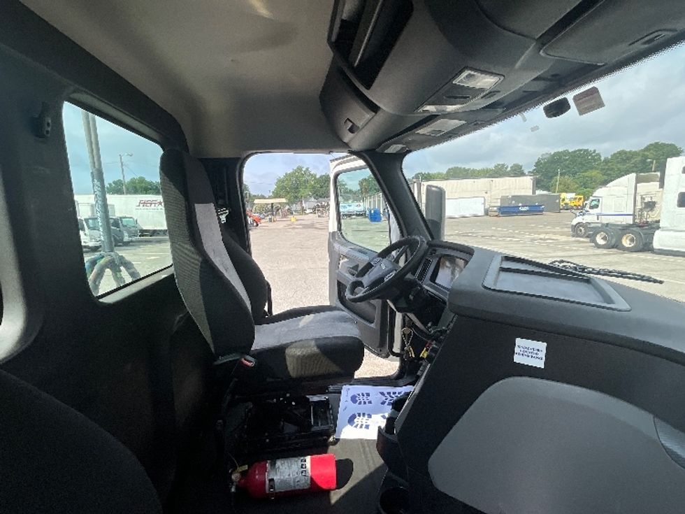 Day Cab Tractor-Heavy Duty Tractors-Freightliner-2020-T12664ST-Baltimore-MD-478,523\n\t\tmiles-$ 45,750 - Image 14