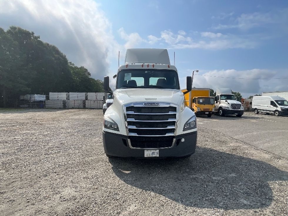 Day Cab Tractor-Heavy Duty Tractors-Freightliner-2020-T12664ST-Baltimore-MD-478,523\n\t\tmiles-$ 45,750 - Image 2