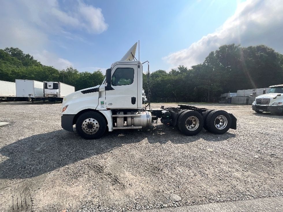 Day Cab Tractor-Heavy Duty Tractors-Freightliner-2020-T12664ST-Baltimore-MD-478,523\n\t\tmiles-$ 45,750 - Image 4